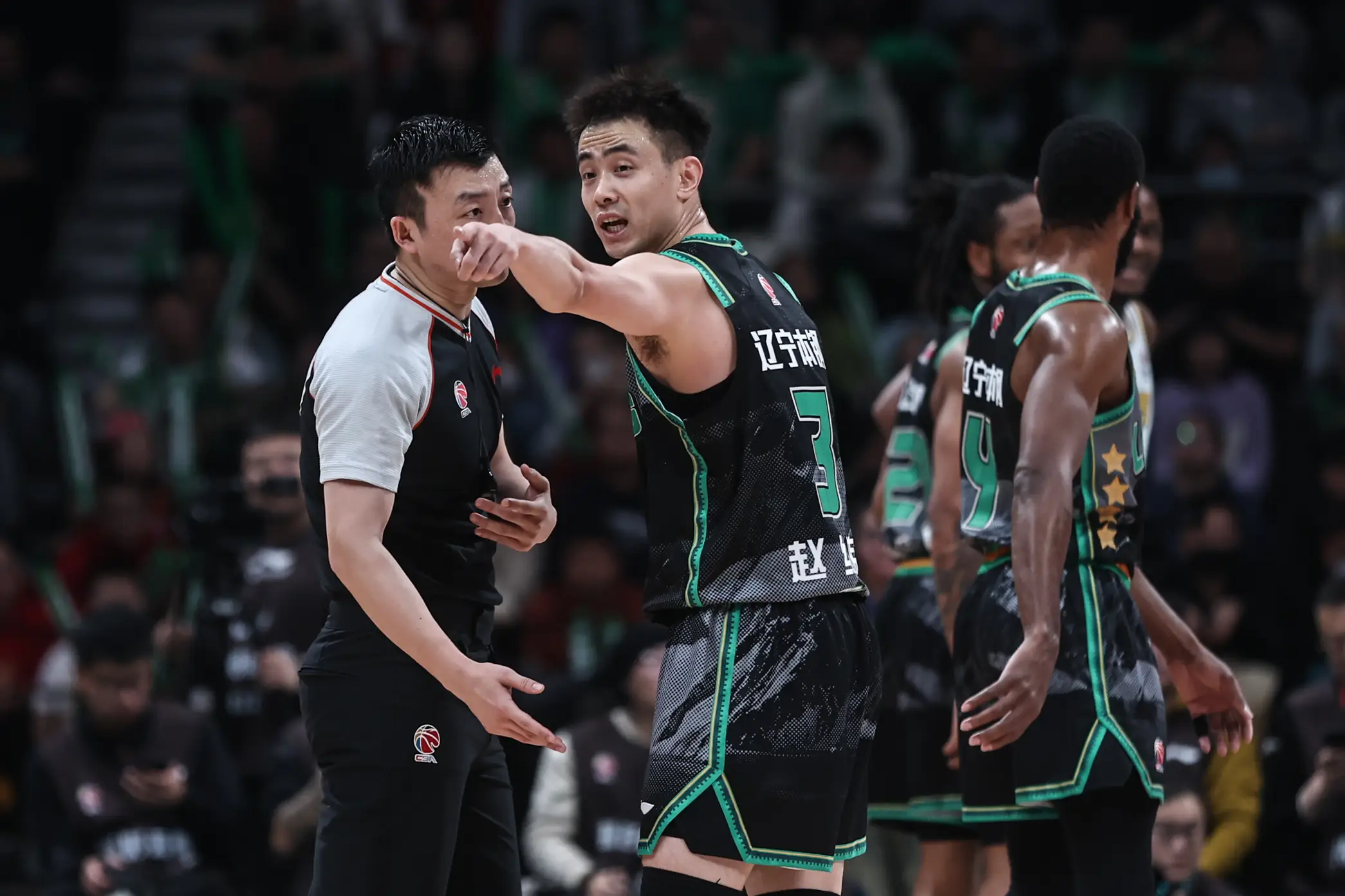 辽宁男篮八强战大胜阿森纳，字母哥砍下50记关键球，全场沸腾(辽宁cba男篮赛程表)